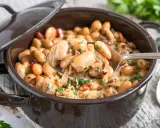 Cremige dicke Bohnen frisch aus dem Topf, ein köstliches Rezept für ein herzhaftes Gericht.