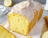 Saftiger Zitronenkuchen mit Zuckerguss, perfekt für ein einfaches Zitronenkuchen-Rezept.
